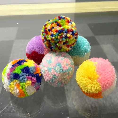 Vista 5 de Juguetes de bolas de gato de colores surtidos, bolas de pompón interactivas de hilo de lana, juguetes interactivos de persecución de gatitos