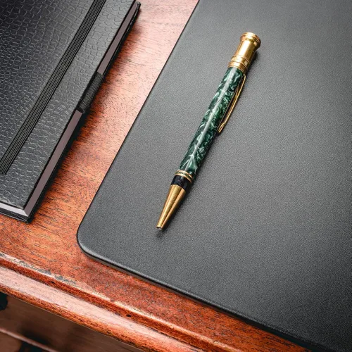Vista 7 de Dacasso Protector de escritorio de cuero sintético negro de 30 x 19 pulgadas con rieles laterales exteriores para escribir, protector de superficie