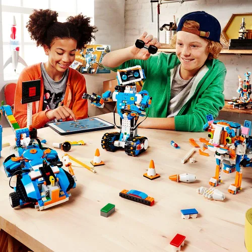 Vista 4 de LEGO Boost Creative Toolbox 17101 - Juego de construcción de robot divertido y kit educativo de codificación para niños, galardonado juguete