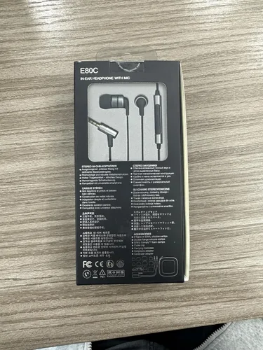 Vista 4 de SoundMAGIC Auriculares con cable E80C, con micrófono, escenario de sonido