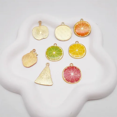 Vista 3 de 32 dijes de esmalte en tono dorado surtidos, limón, sandía, naranja, fresa, manzana, delicados, colgantes, fruta, alimentos, para aretes, joyería