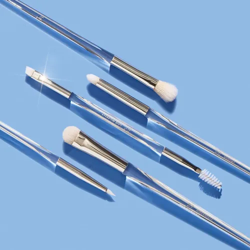 Vista 3 de e.l.f. Cepillo de cejas de doble cara de precisión, cepillo de maquillaje para dar forma, esculpir y rellenar cejas, para una aplicación uniforme