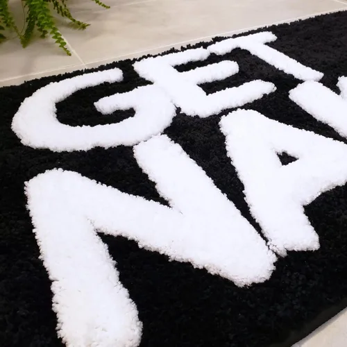 Vista 6 de New Mungo Alfombra de baño con texto en inglés «Get Naked», color negro, con letras blancas para decoración de apartamentos, divertida alfombra