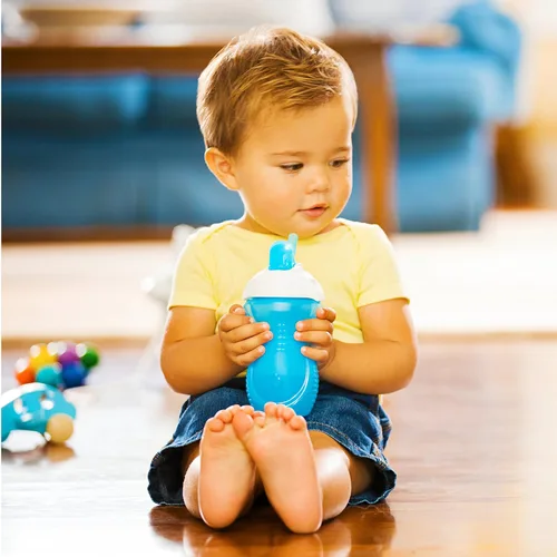 Vista 2 de Munchkin® Click Lock™ - Vaso sorbo con popote para niños pequeños, 9 onzas, paquete de 2, azul/morado
