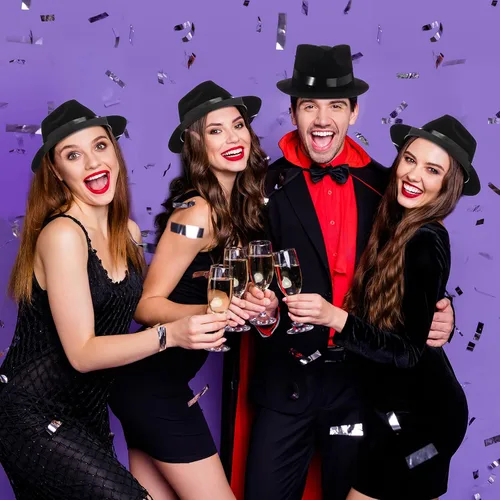 Vista 5 de Xtinmee 48 sombreros de fiesta de gángsters de plástico para caballeros, sombreros de disfraz para adultos de los años 20 para hombres