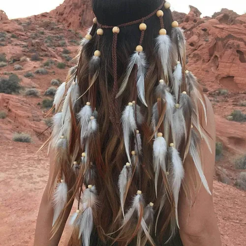 Vista 10 de Jumwrit Diadema de plumas bohemias, diadema india hippie gitana, tocado con borlas de plumas negras, cuerda de cáñamo con cuentas, accesorios