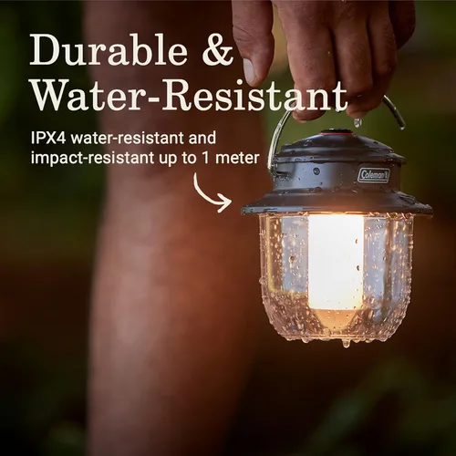 Vista 6 de Linterna LED recargable Coleman Classic 800L, linterna resistente a impactos y al agua con asa de mosquetón y puertos de carga, ideal para acampar