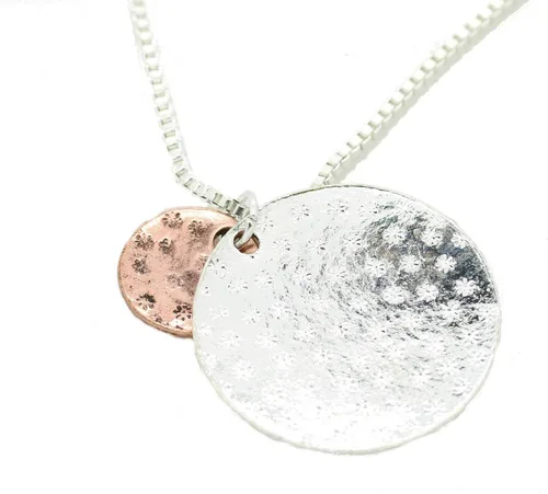 Vista 6 de Garoff Collection Collar con dije de graffiti inspirador de dos tonos de 18 pulgadas - plata + oro rosa, N A