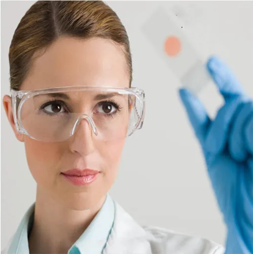 Vista 5 de 2 pares de lentes con listones a prueba de polvo y salpicaduras para uso en construcción, laboratorio y química.