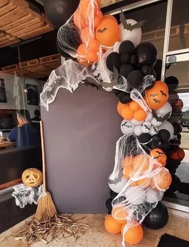 Vista 2 de Kit de arco de guirnalda de globos de Halloween, 116 piezas de arco de globos naranja y negro blanco, globos de papel de aluminio con estrella