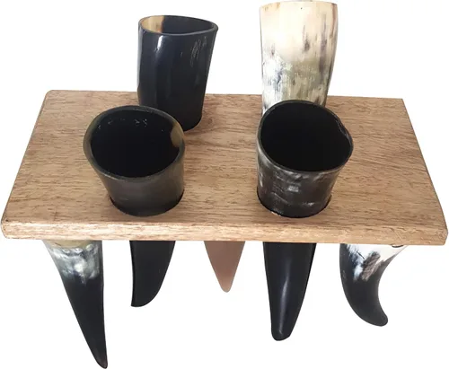 Vista 9 de Juego de 4 cuernos vikingos antiguos, copas Mead & Ale con soporte de madera, cáliz nórdicos medievales para fiestas, festivales, bar en casa