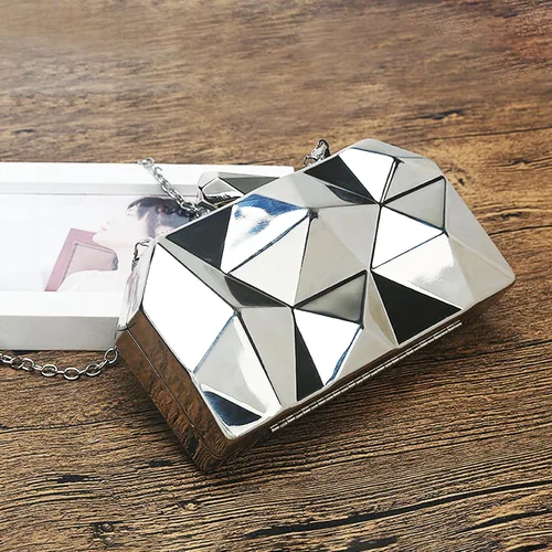 Vista 6 de QZUnique Bolso de mano de metal con diseño geométrico, de noche, con cadena de corte de piedra abstracta para mujer