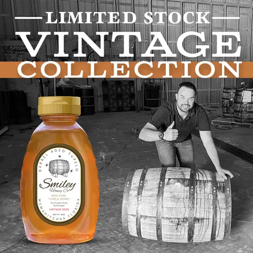 Vista 6 de Smiley Honey, Miel Tupelo envejecida en barril, vintage 2020, envejecido 5 años en barricas de bourbon de búho de Kentucky, carrera exclusiva