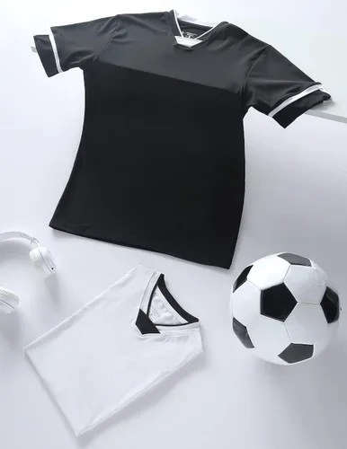 Vista 3 de Paquete de 2 camisetas de fútbol para niños jóvenes, camisetas de entrenamiento blancas y negras para niños, camisetas de manga corta de rendimiento