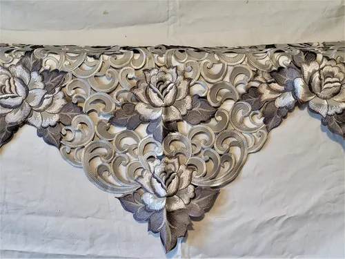 Vista 4 de Camino de chimenea con rosas de corte gris plateado en material hecho a mano, tamaño 84 x 27 pulgadas