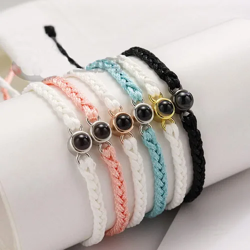 Vista 5 de guk Pulsera de proyección de fotos personalizada, ajustable, pulsera de fotos circular personalizada con texto en inglés "I Love You", pulsera
