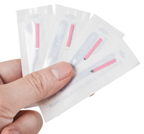 Vista 6 de XIAOYU 50 agujas desechables para microblading de cejas, cuchillas de maquillaje de microcuchillas de tatuaje para suministros de maquillaje