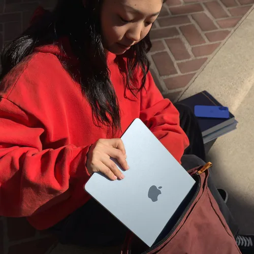 Vista 2 de Apple Laptop MacBook Air 2025 de 13 pulgadas con chip M4: diseñada para Apple Intelligence, pantalla de retina líquida de 13.6 pulgadas, memoria
