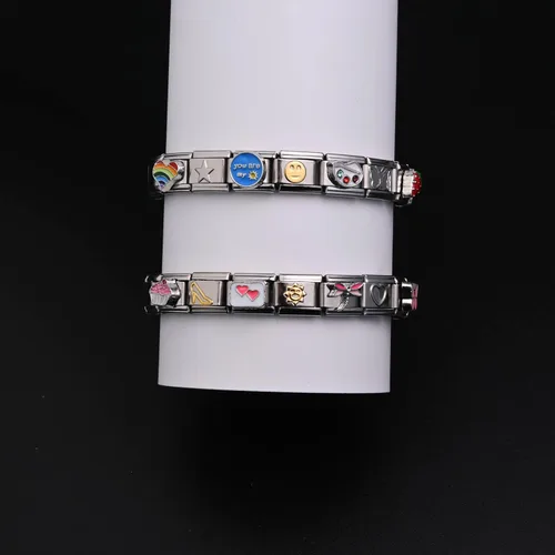 Vista 2 de 10 pulseras italianas con dijes italianos, dijes italianos clásicos, de los años 2000, lindo diseño modular de los años 2000, joyería para mujeres