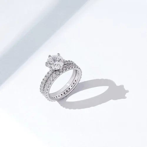 Vista 3 de Tienda Collection Juego de anillos redondos de plata de ley chapada en platino o oro hechos con circonitas infinitas
