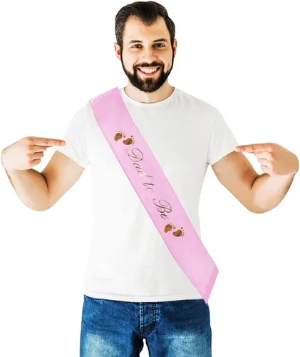 Vista 4 de Banda para baby shower con texto en inglés "Dad To Be & Mom To Be", color rosa con letras doradas para papá y mamá para baby shower Banda