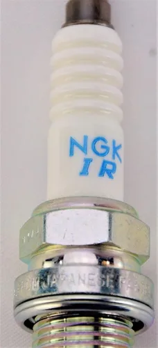 Vista 7 de NGK 6774 Bujías Premium de Láser de Iridio IZFR6K13 Paquete de 4