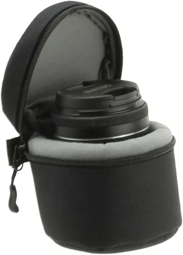 Vista 2 de Navitech Funda protectora negra resistente al agua para lente de cámara, compatible con Samyang AF 0.945 in F/2.8 FE lente