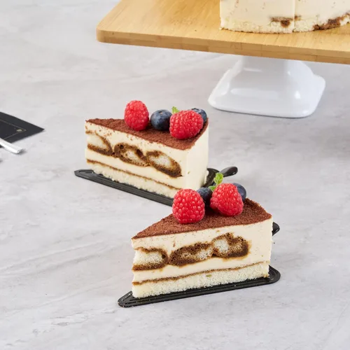 Vista 4 de Restaurantware Tablas para pasteles de 4.5 x 3 pulgadas, 100 bandejas triangulares de postre, ligeras con asa, tableros de repostería de plástico