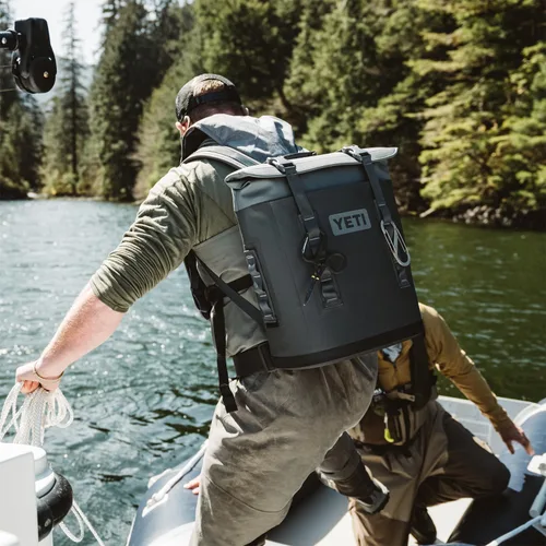Vista 3 de YETI Hopper M Series Mochila enfriadoras de lados suaves con acceso MagShield Carbón