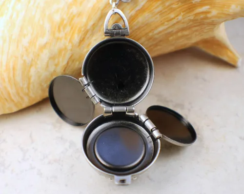 Vista 7 de Sapphire Crystal Multi Photo Locket