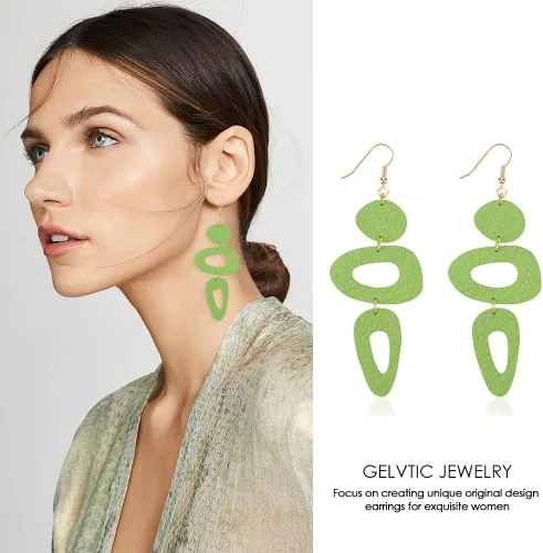 Vista 3 de GELVTIC Aretes de cuero genuino para mujeres y niñas, geométricos, grandes, colgantes, de corazón, gancho, hechos a mano, coloridos, ligeros, regalo