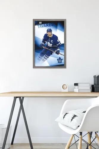 Vista 6 de Trends International NHL Toronto Maple Leafs - Póster de pared de John Tavares 19, 14.725 x 22.375 pulgadas, versión enmarcada de madera de granero