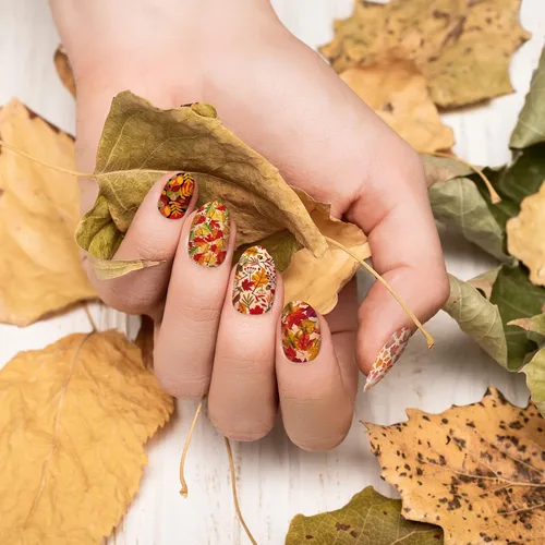 Vista 4 de TailaiMei 12 hojas de calcomanías de otoño para uñas, tiras de esmalte de uñas autoadhesivas con 2 limas de uñas para el día de Acción de Gracias