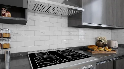 Vista 4 de COLAMO Protector contra salpicaduras de lujo de 10 hojas que se despega y pega, azulejo de metro blanco de piedra sintética autoadhesiva de 12"x12