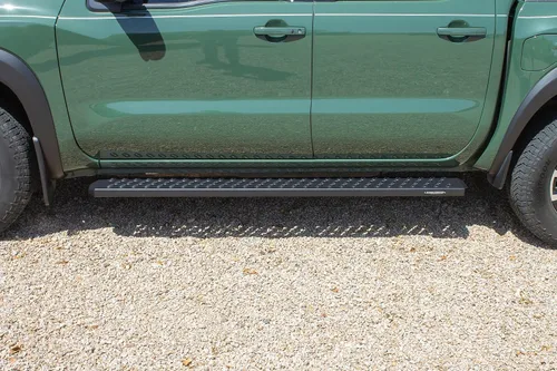 Vista 8 de Raptor Series Estribos Pasos 6.5in Ancho Sawtooth Grip Aluminio Negro Parte 2107-0589BT