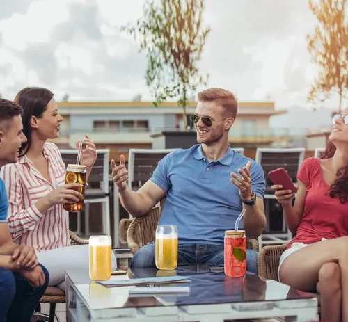 Vista 6 de SENTVEND Vasos para beber de 16 onzas con tapas de bambú y popote de vidrio, 8 vasos de vidrio, vasos de café helado de cerveza, lindos vasos