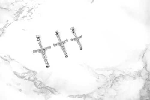Vista 3 de Colgante de plata de ley Jesús en la cruz Crucifijo texturizado