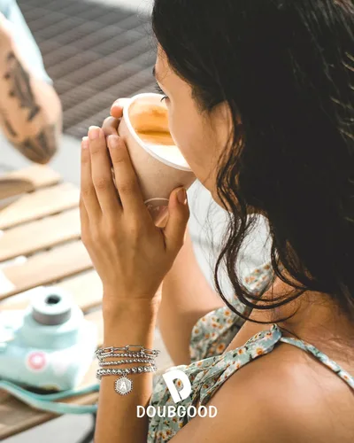 Vista 3 de doubgood - Pulseras de cuentas de oro para mujer, juego de pulseras apilables de oro para mujeres y hombres, pulsera de cuentas elásticas chapada