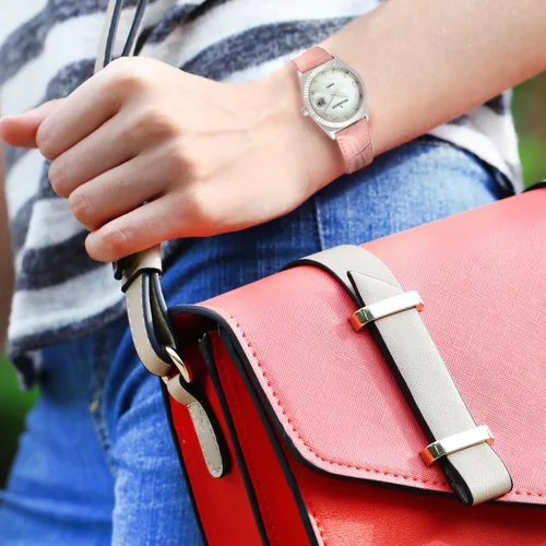 Vista 2 de Peugeot - Reloj de cuarzo para mujer con borde de moneda, ventana de fecha y correa de piel