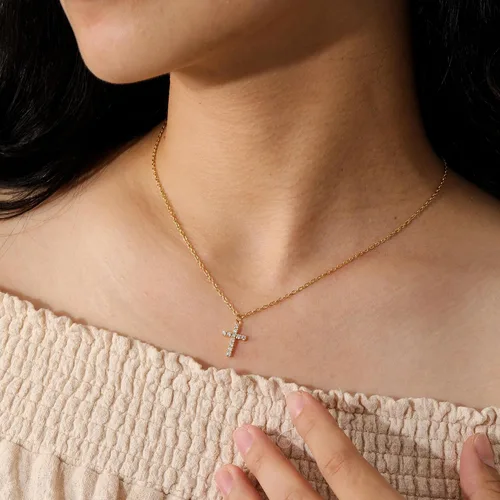 Vista 4 de Delicado collar de cruz dorada para mujer, regalo de cruz para nieta, hija, mamá, abuela, sobrina, mejores amigas, hermana, gargantilla pequeña