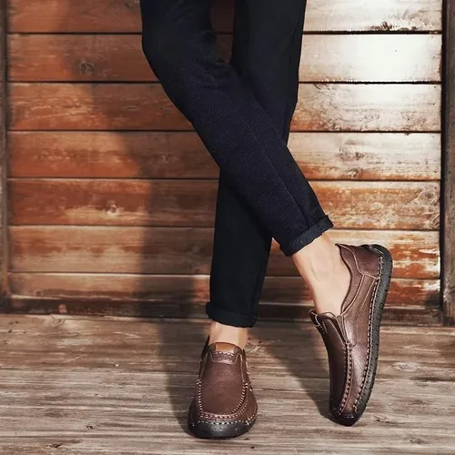 Vista 4 de Zapatos de conducción para hombre, mocasines casuales sin cordones, zapatos de vestir cómodos de cuero de ancho ancho ancho para hombre. Incluye un