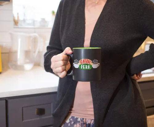Vista 3 de Silver Buffalo Friends Central Perk Doodle Logo Taza de café grande para café expreso, té, capacidad para 20 onzas