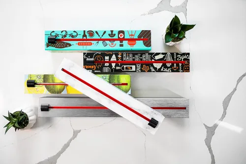 Vista 3 de ChicWrap Carrara Marble - Dispensador recargable de papel de aluminio de mármol - Incluye un rollo de 12" x 30' de papel de aluminio de grado