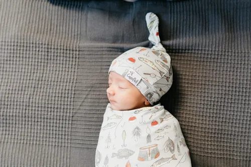 Vista 39 de Copper Pearl Gorro de bebé con nudo superior elástico suave Millie