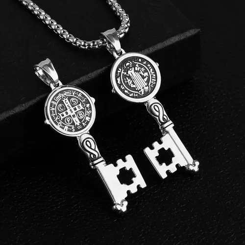 Vista 2 de HZMAN Collar de exorcismo de San Benito de acero inoxidable con circonita dorada y plata católica, colgante de cruz para hombres y mujeres, regalo