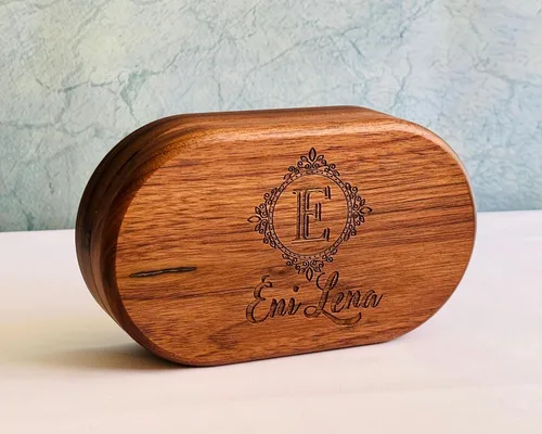 Vista 2 de Joyero personalizado para mujer, flor de nacimiento, organizador de madera hecho a mano, grabado personalizado con letra inicial y nombre