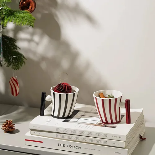 Vista 6 de Tazas de café de cerámica roja, taza de café hecha a mano para la oficina y el hogar, tazas de café artísticas para mujeres para mamá, taza roja
