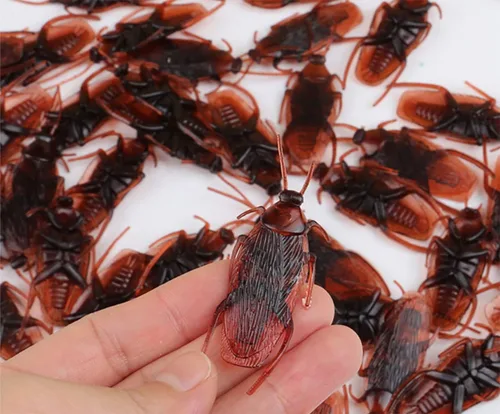Vista 6 de Cooplay 30 piezas de broma falsos de cucaracha cucaracha insectos, broma, broma, trucos aterradores para fiesta de Halloween, día de los inocentes