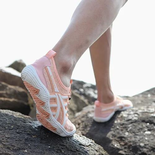 Vista 6 de MAYZERO Zapatos de agua para hombres y mujeres, zapatos de surf, playa, piscina, zapatos de punta ancha, senderismo, zapatos de agua, zapatillas