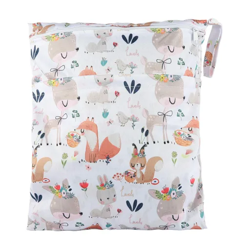 Vista 5 de Wet Bag - Bolsa de pañales de tela para bebé, reutilizable, lavable, con dos bolsillos con cremallera (mapache animal)